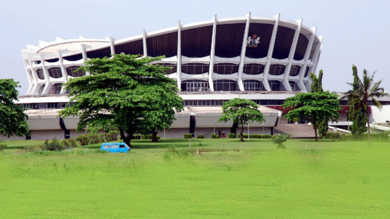 Dos Lagos Theatre